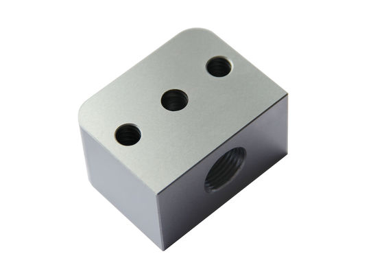 Phụ tùng ô tô phun nhựa Khuôn ép liên động Thiết kế các bộ phận đúc phun