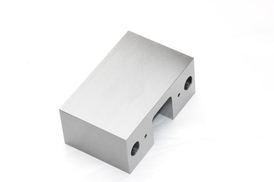 Các bộ phận máy ép nhựa chính xác cho công nghiệp